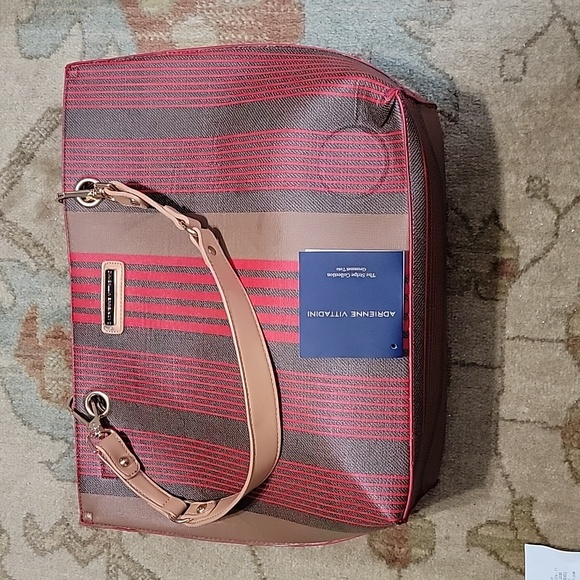 Adrienne VittadiniThe Stripe CollectionGrommet ToteStyle AVH3168 Red Stripe - Picture 1 of 17